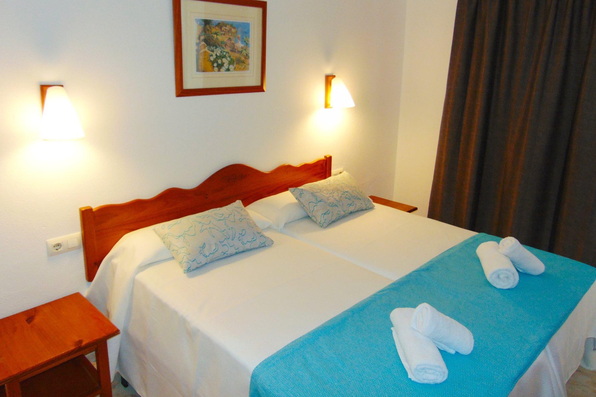 Apartamentos Moon Dreams Cabo De Banos Cala'N Blanes  Εξωτερικό φωτογραφία