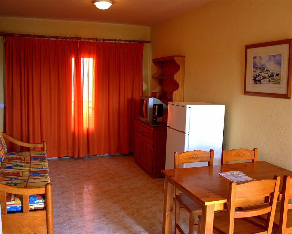 Apartamentos Moon Dreams Cabo De Banos Cala'N Blanes  Εξωτερικό φωτογραφία