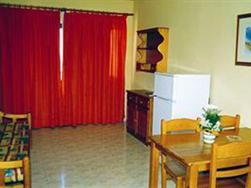 Apartamentos Moon Dreams Cabo De Banos Cala'N Blanes  Εξωτερικό φωτογραφία